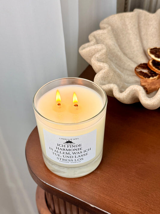 Duftkerze aus Sojawachs mit Affirmation für Ruhe und Achtsamkeit