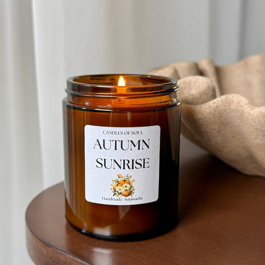 Handmade Duftkerze Herbst Sunrise, Label mit Kürbisblumen, stilvoll & dekorativ