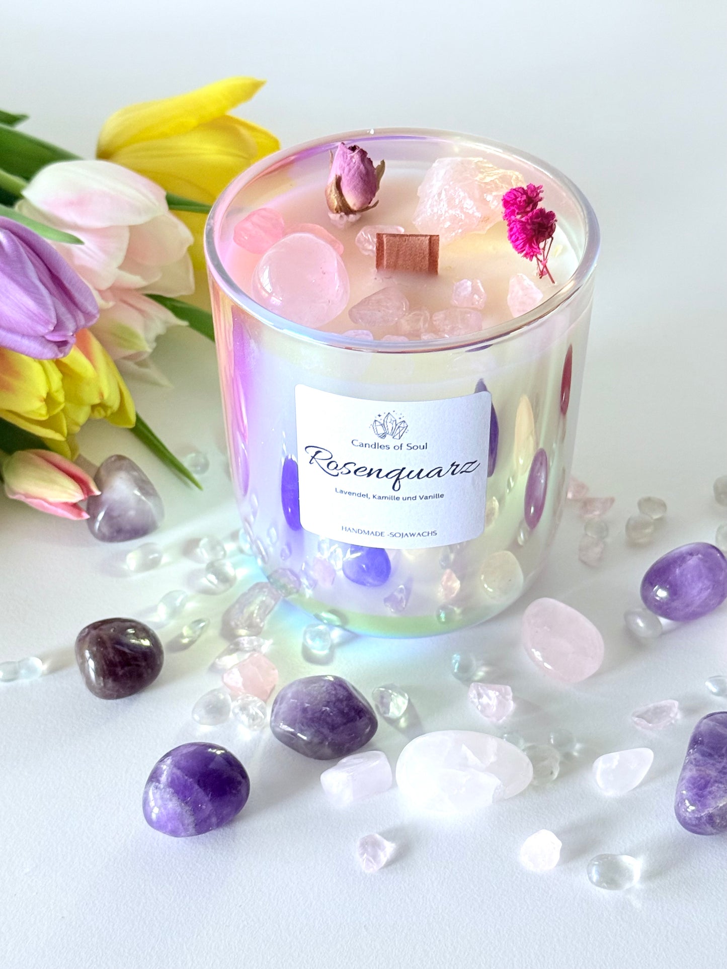 Aromatische Kristallkerze mit Lavendel-, Kamille- und Vanilleduft, verziert mit Heilsteinen.