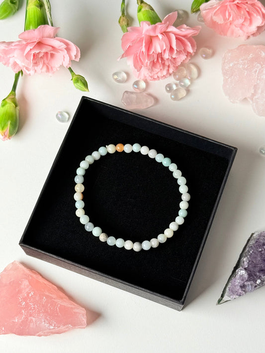 Handgefertigtes Edelsteinarmband aus mehrfarbigem Amazonit – spiritueller Schmuck für innere Balance