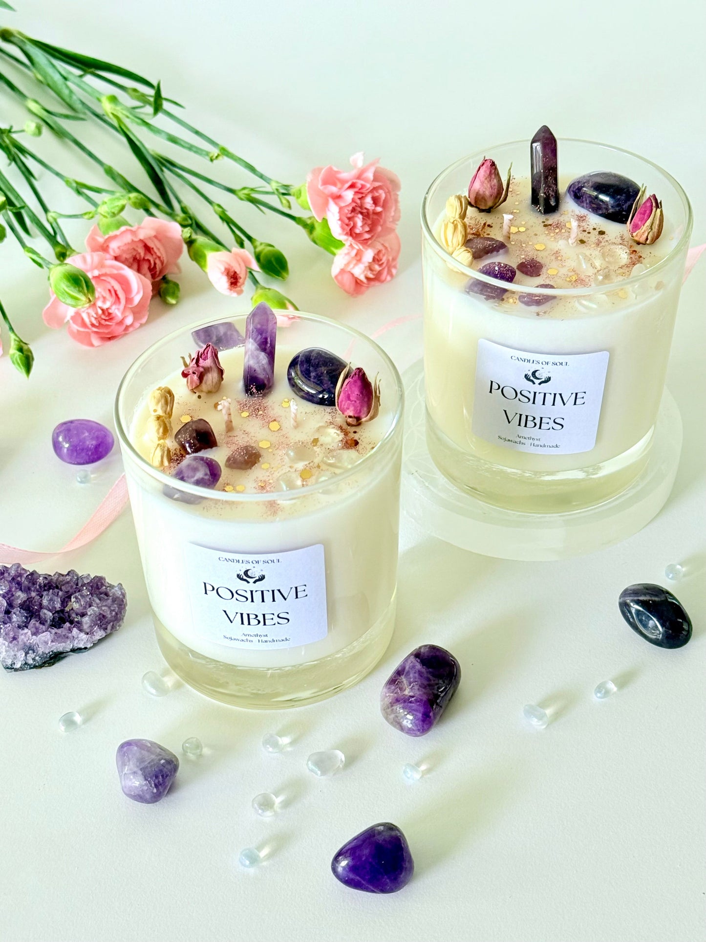 Handgemachte Kerze „Positive Vibes“ mit Amethyst, Duft aus Lavendel, Kamille & Vanille