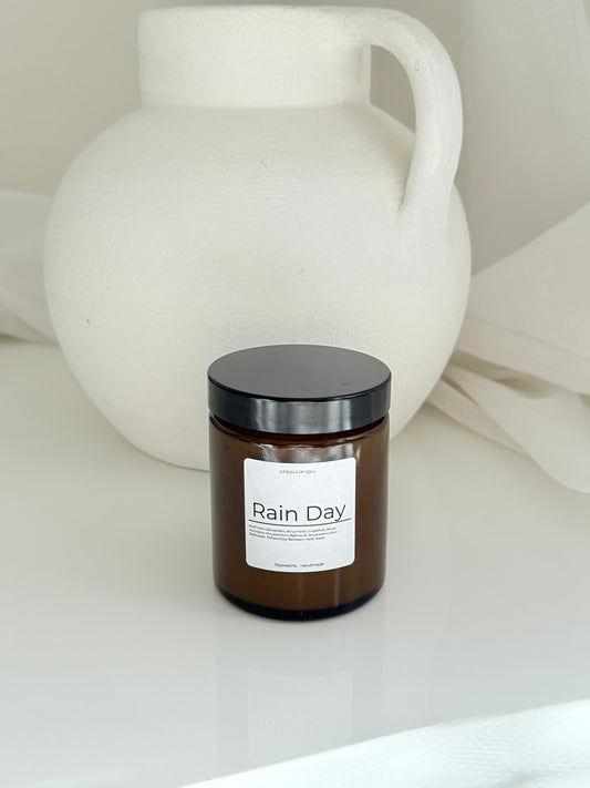 Zitrusfrische Duftkerze mit stilvollem Etikett – dekorativ und beruhigend