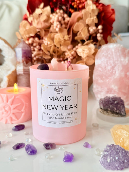 Handgemachte Ritualkerze aus Sojawachs für Neuanfang, Fülle und Klarheit mit Edelsteinen