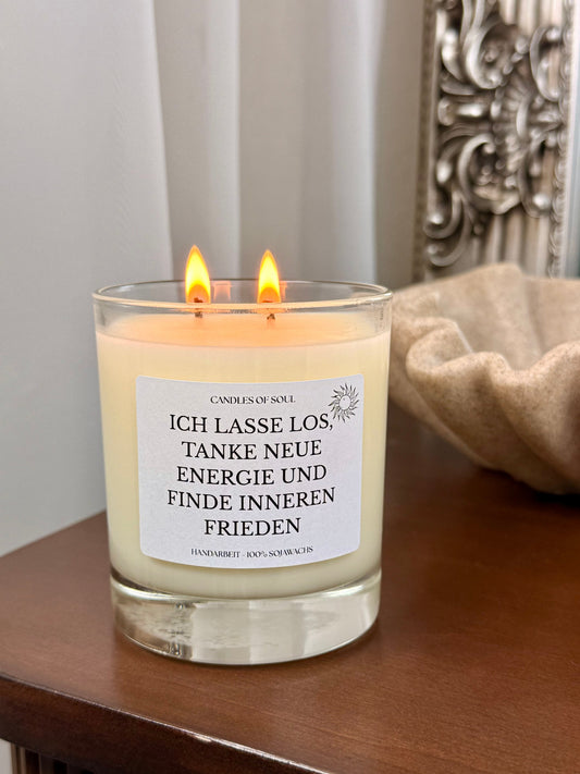 Spirituelle Kerze mit positiver Affirmation für Achtsamkeit