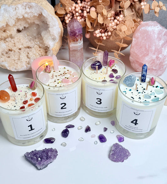 Adventsset Kristallkerzen auf festlich dekoriertem Tisch