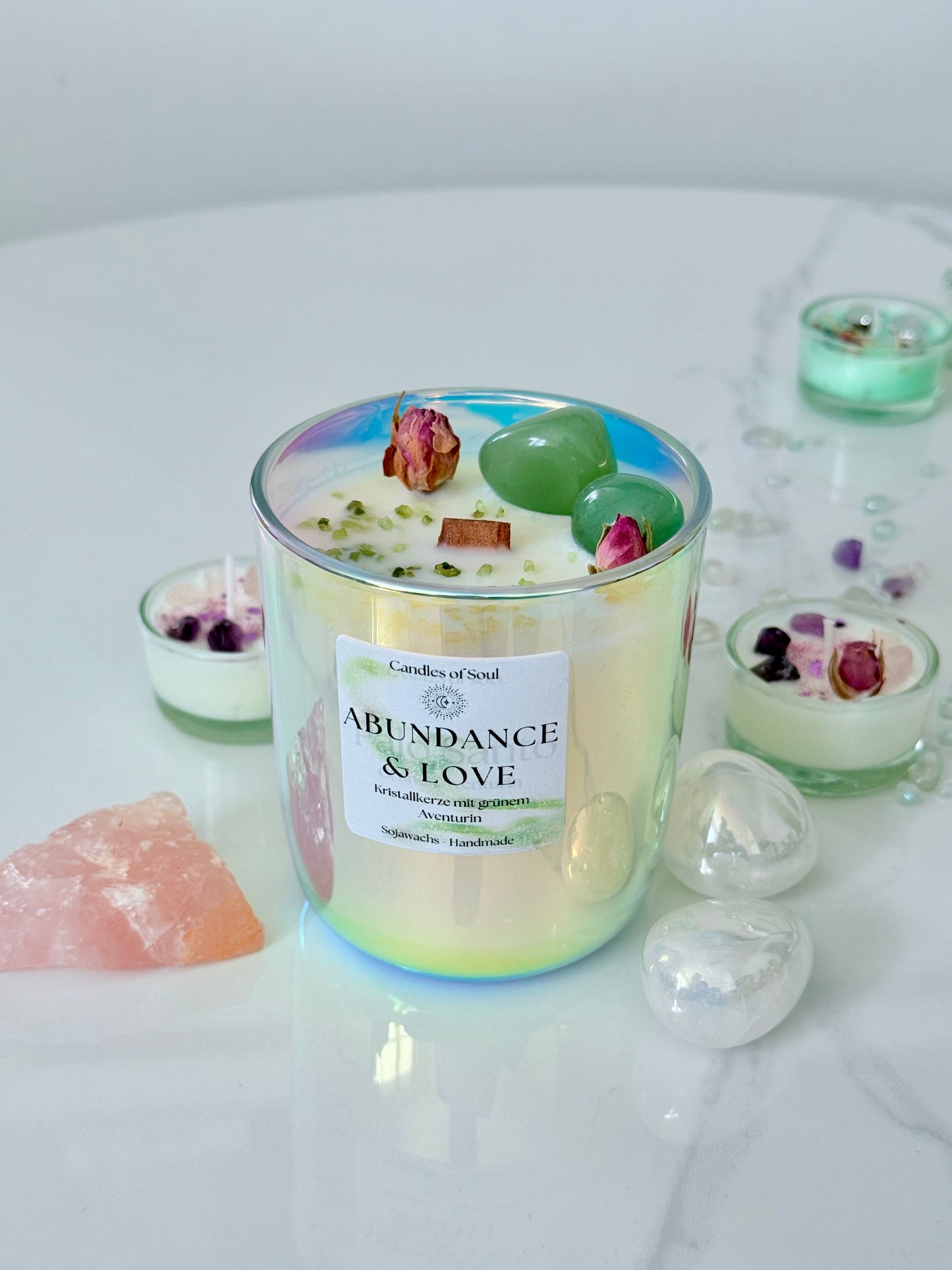 Sojawachskerze mit Aventurin, Rosenknospen und Holzdocht – für Liebe & emotionale Fülle