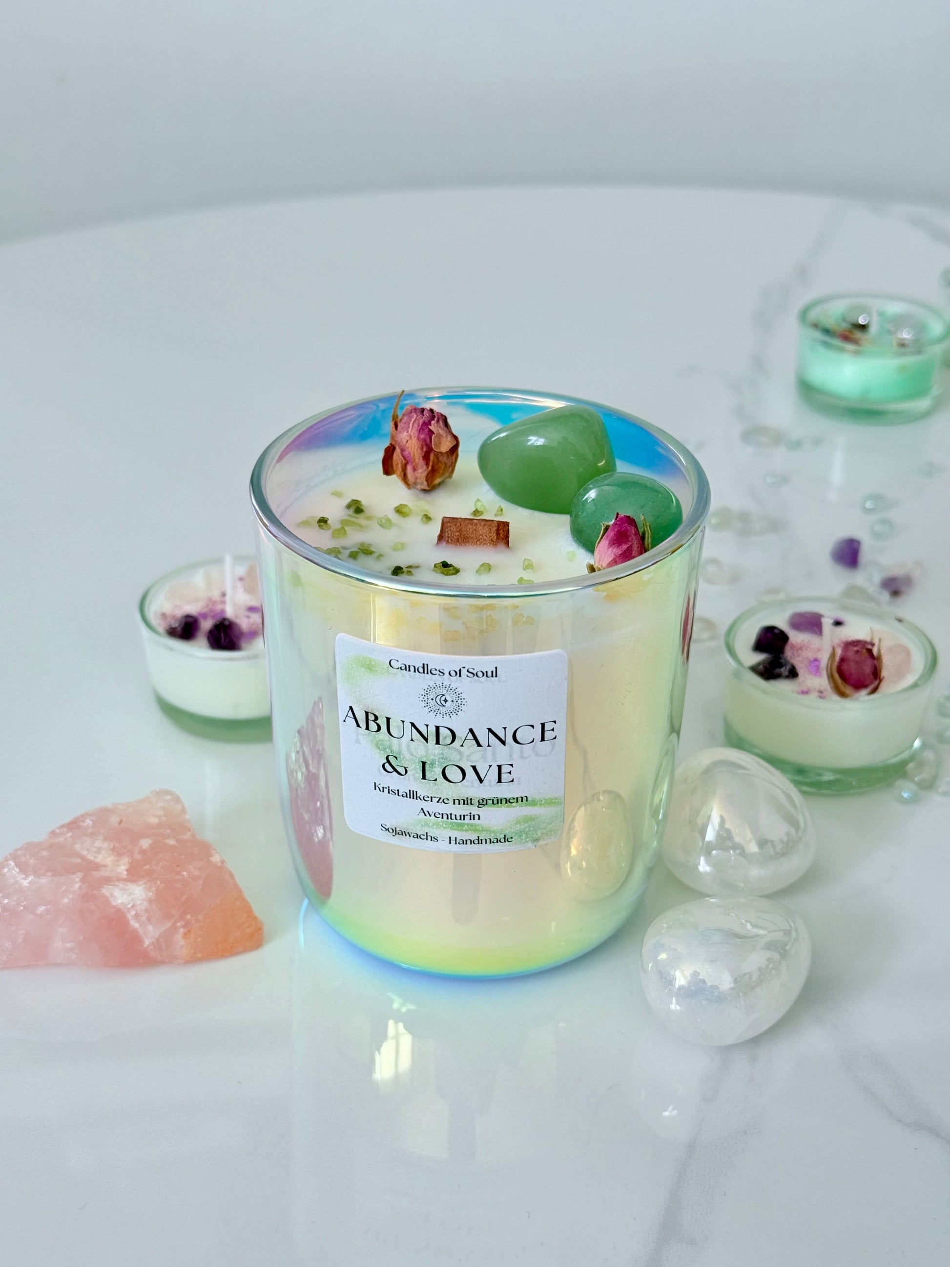 Sojawachskerze mit Aventurin, Rosenknospen und Holzdocht – für Liebe & emotionale Fülle