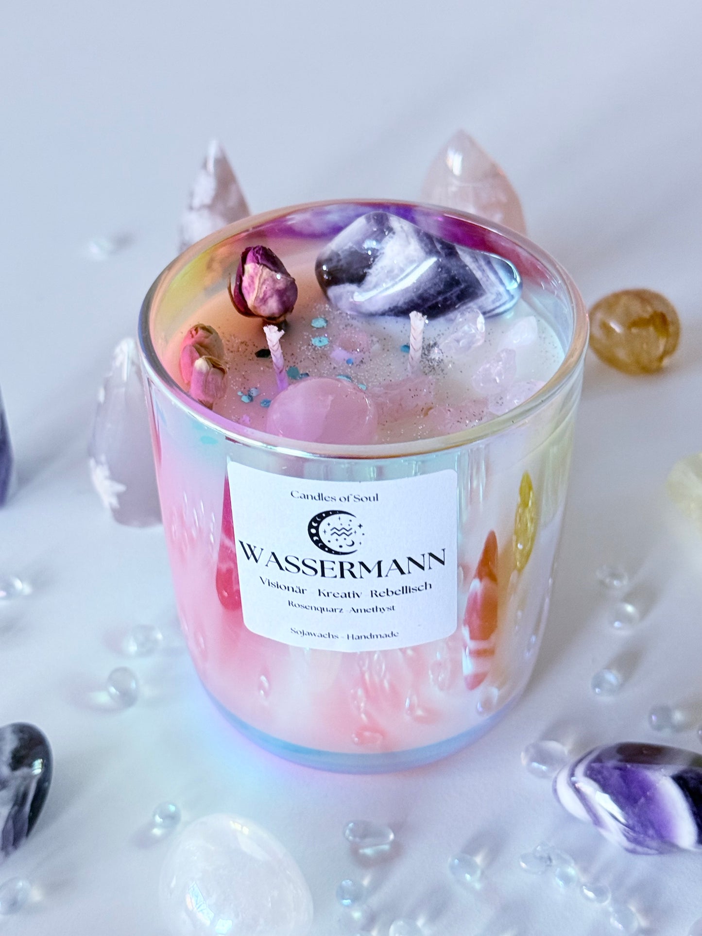 Wassermann Sternzeichen-Kerze | Amethyst & Rosenquarz | Handgemachte Edelsteinkerze