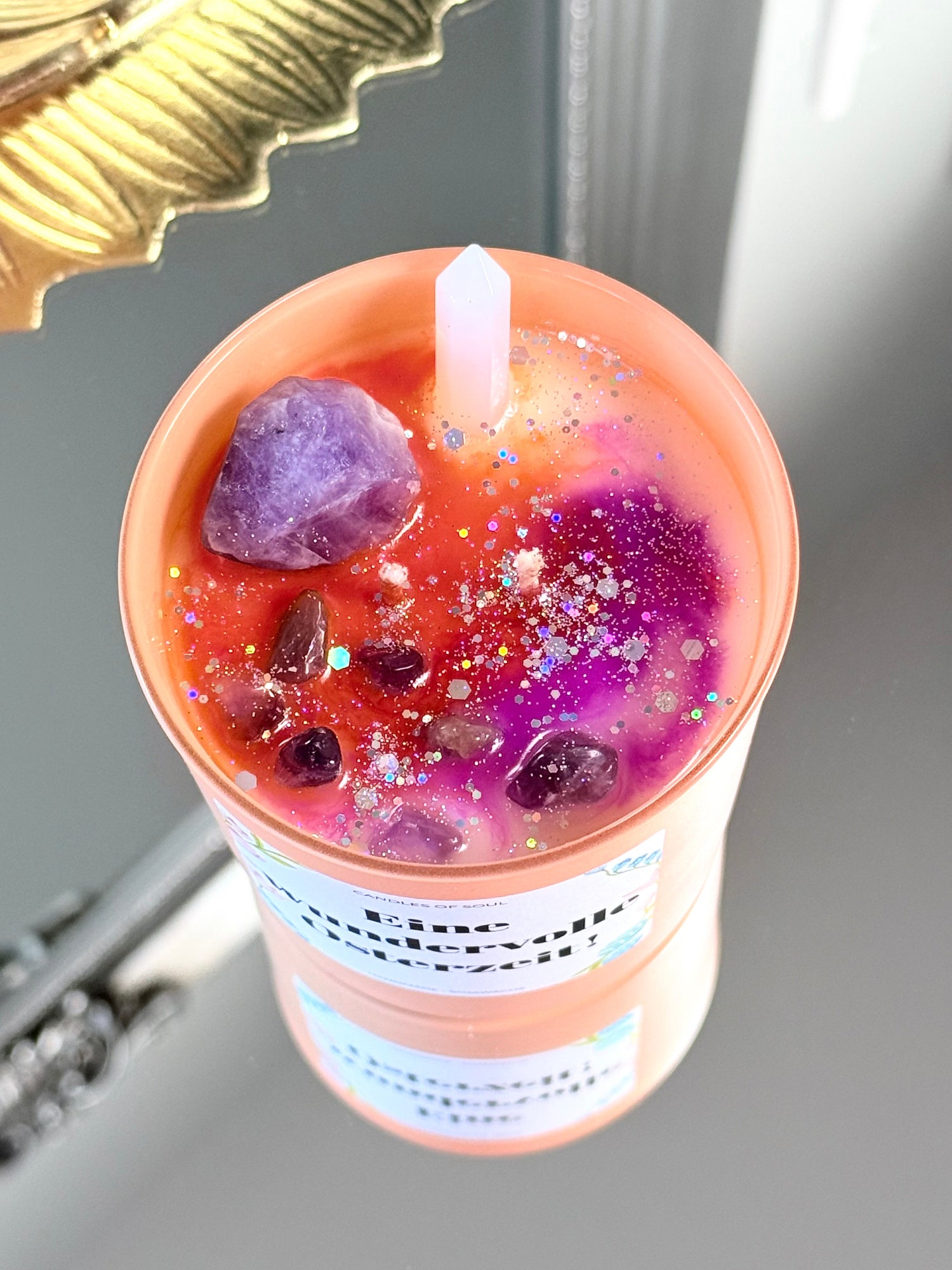 Handgemachte-Sojawachskerze-Ostergruss-Etikett-Pfirsich-Lila