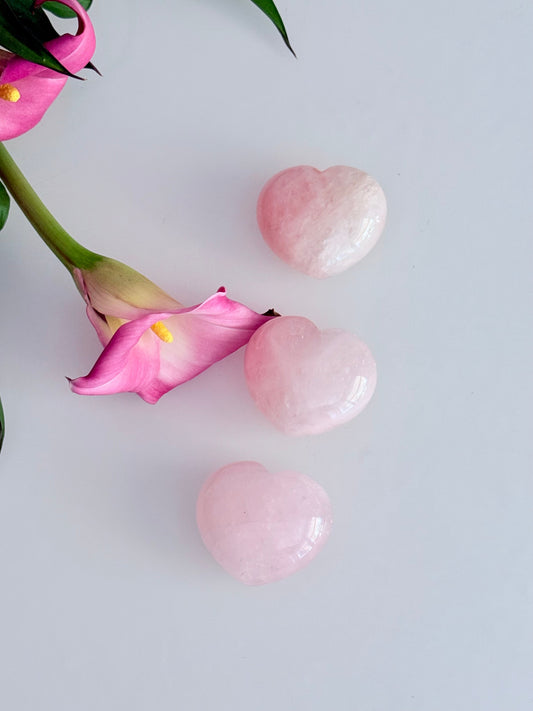 pirituelle Herzsteine aus Rosenquarz zur Meditation und Chakrenarbeit