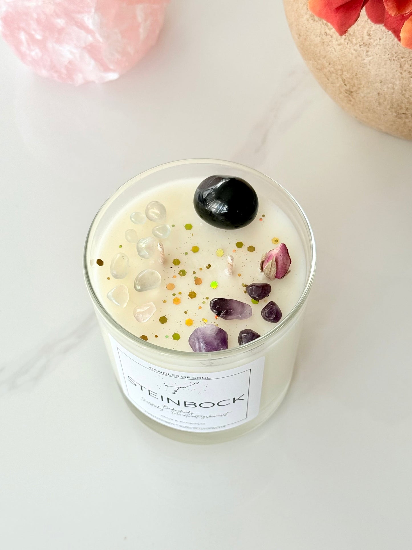 Kristallkerze Steinbock für Meditation und Astrologie Fans – Onyx Energiekristall im Wachs