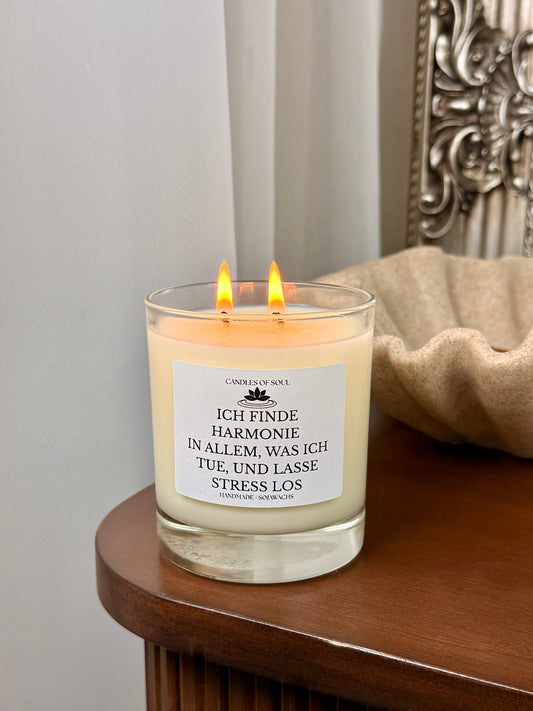 Affirmationskerze mit zwei Flammen für innere Harmonie und Gelassenheit