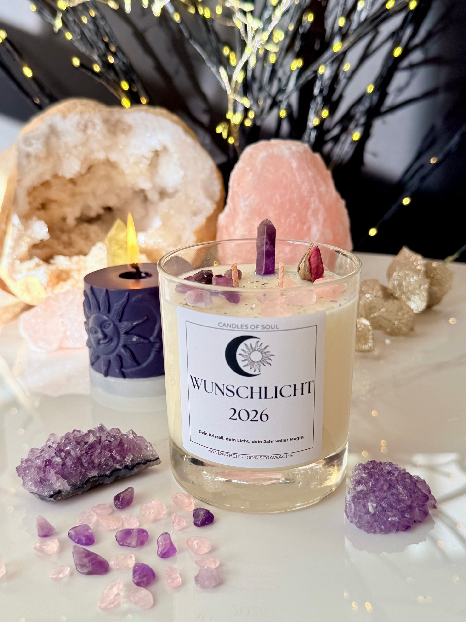 Aromatische Sojawachs-Kerze mit Edelsteinen – Wunschlicht für 2026 zur Manifestation und Meditation