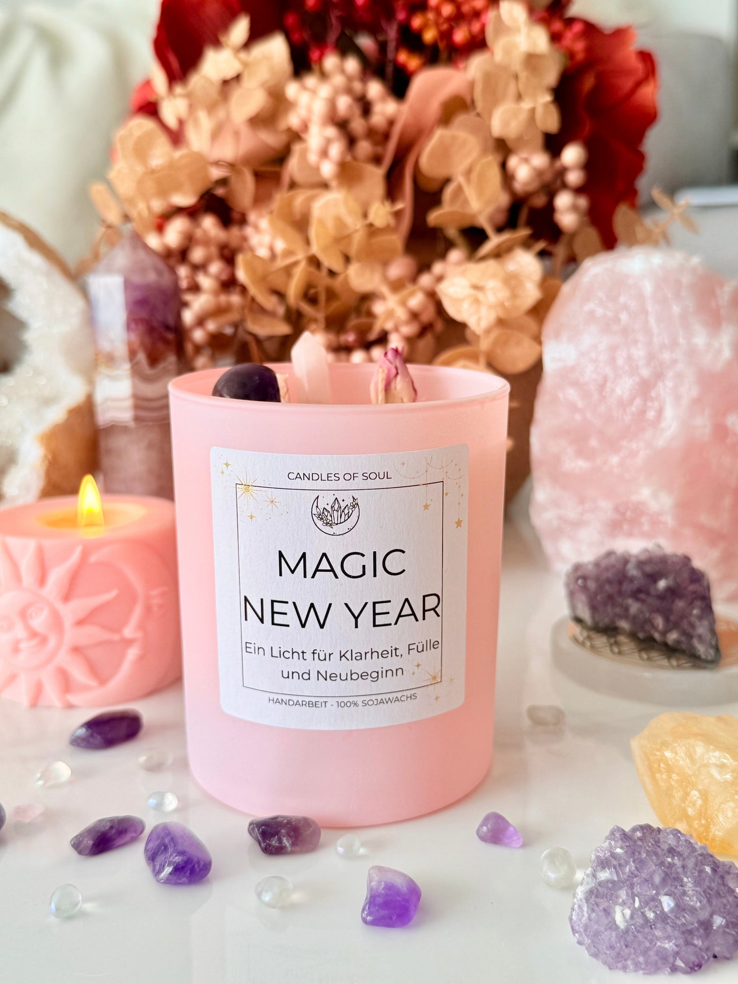 Handgemachte Ritualkerze aus Sojawachs für Neuanfang, Fülle und Klarheit mit Edelsteinen