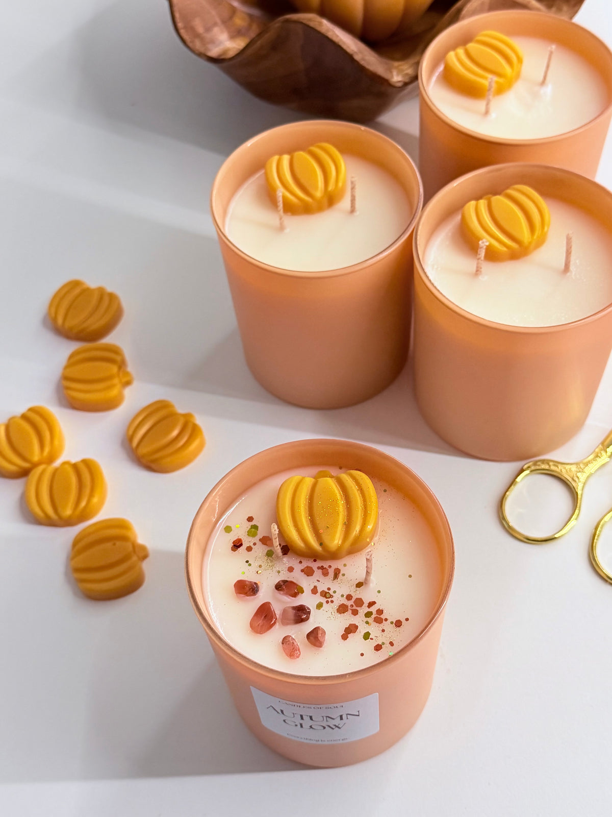 Pumpkin Duftkerze aus Sojawachs mit dekorativem Kürbis-Wachselement