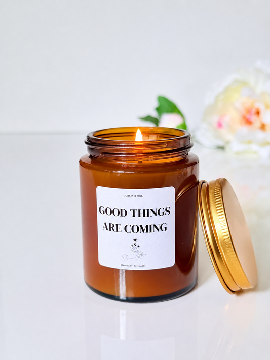 Achtsamkeitskerze Good Things Are Coming für Me-Time und Journaling