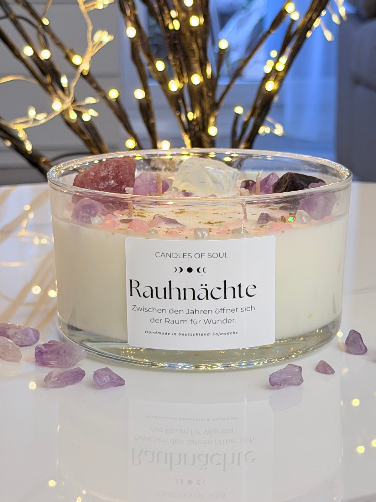 Rauhnächte Sojawachskerze im Glas mit Amethysten und dekorativen Steinen
