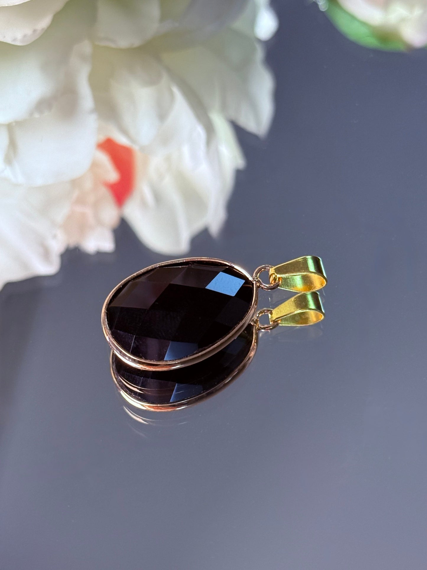 Einzelner Obsidian Anhänger als Schutzamulett für Halsketten (Kette nicht enthalten).